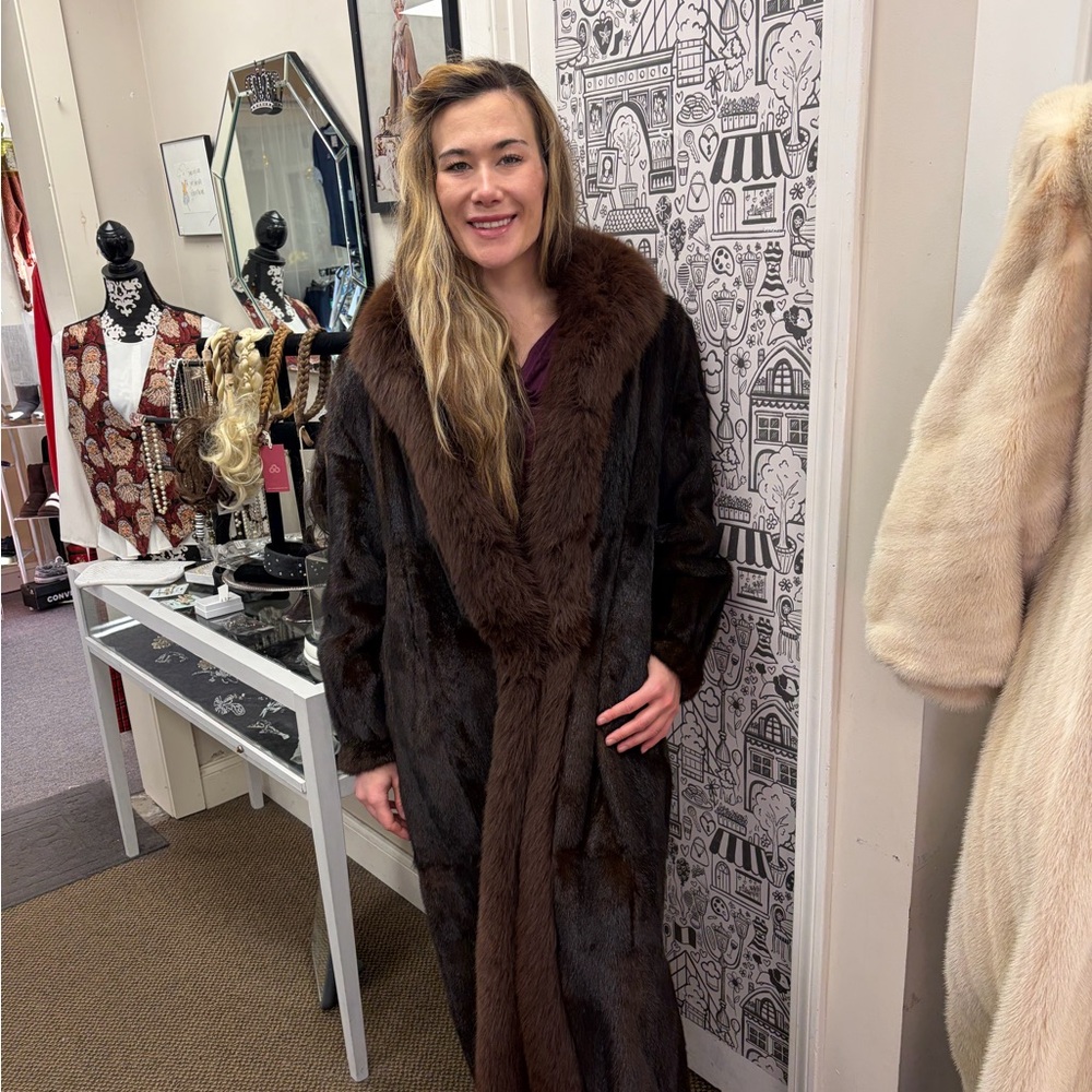 Luxurious Brown Mink Coat with Fox Trim